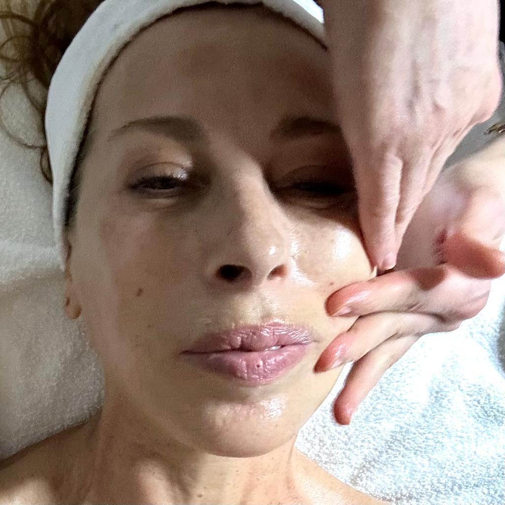 Aida Bicaj Manual Lift Facial Treatment